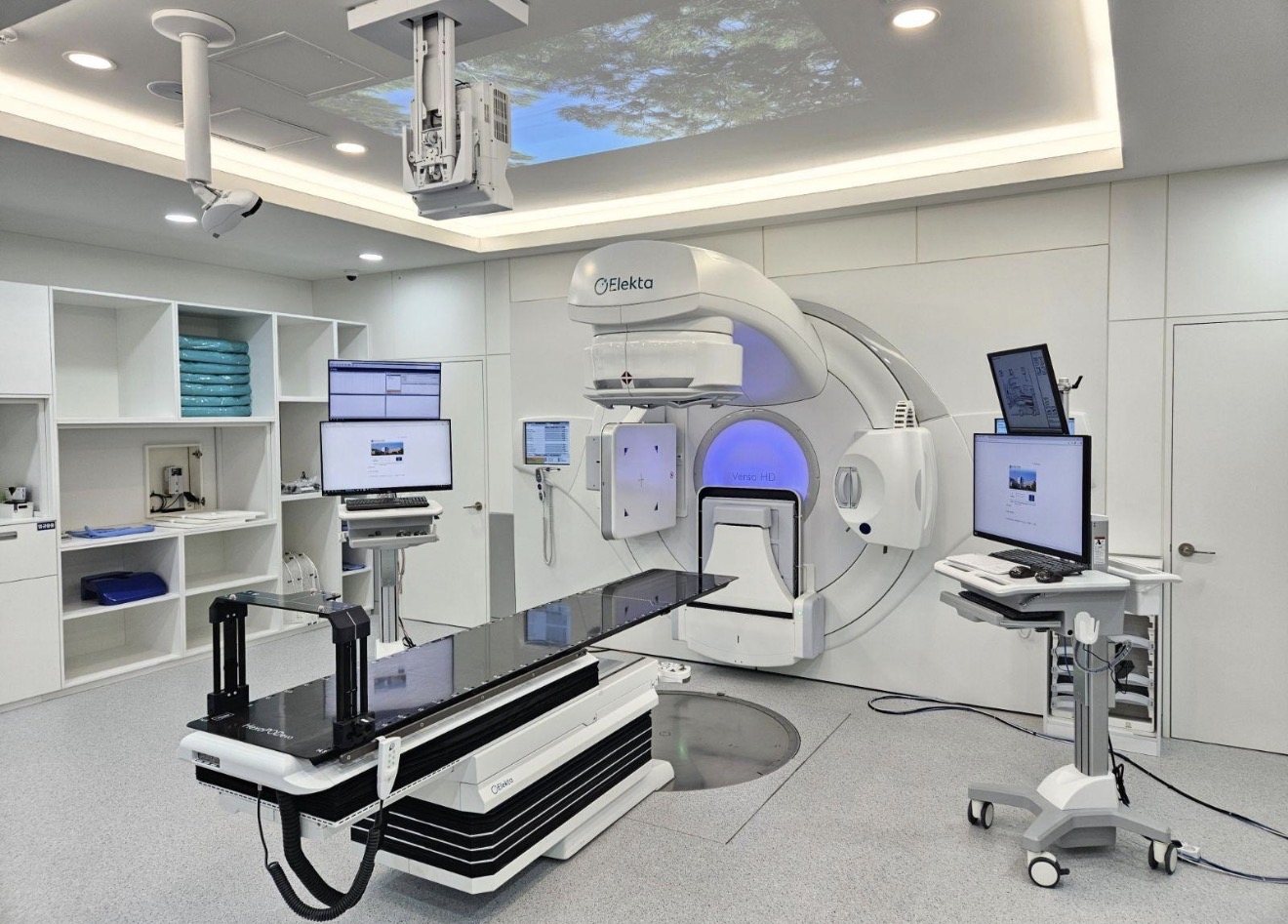 Sala de radioterapia con acelerador lineal
